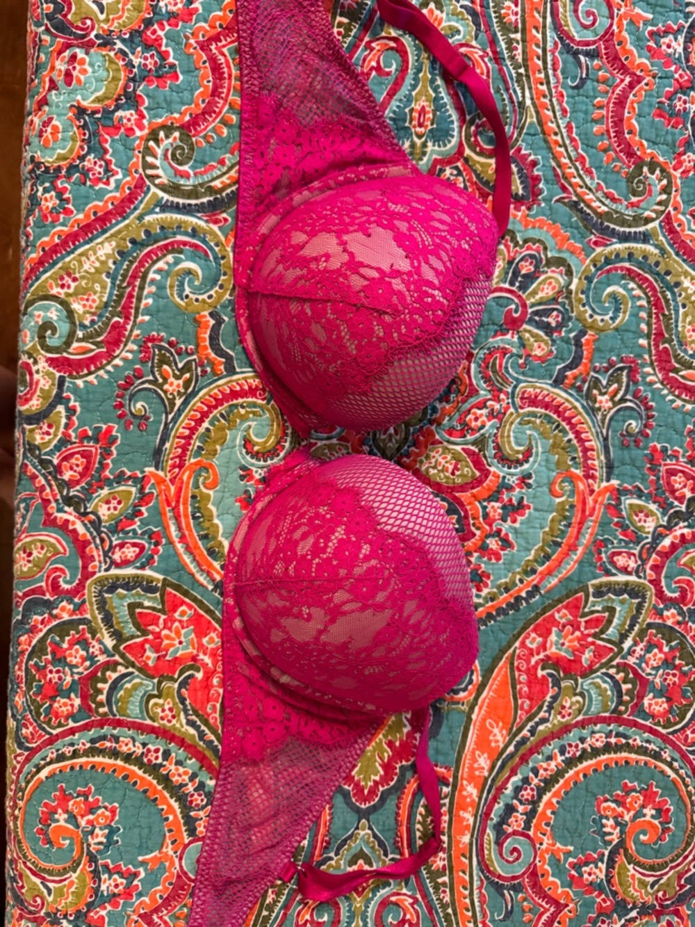 Victoria's Secret Fuchsia Lace Push-Up Bra